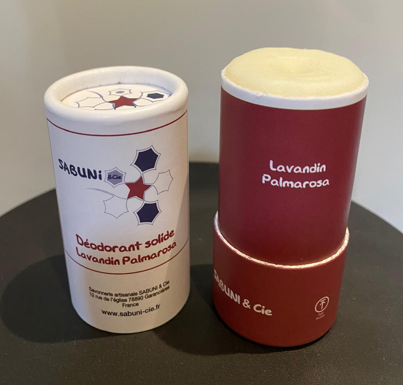 Photo du stick du déodorant "lavandin - palmarosa" ouvert avec le couvercle posé à côté.