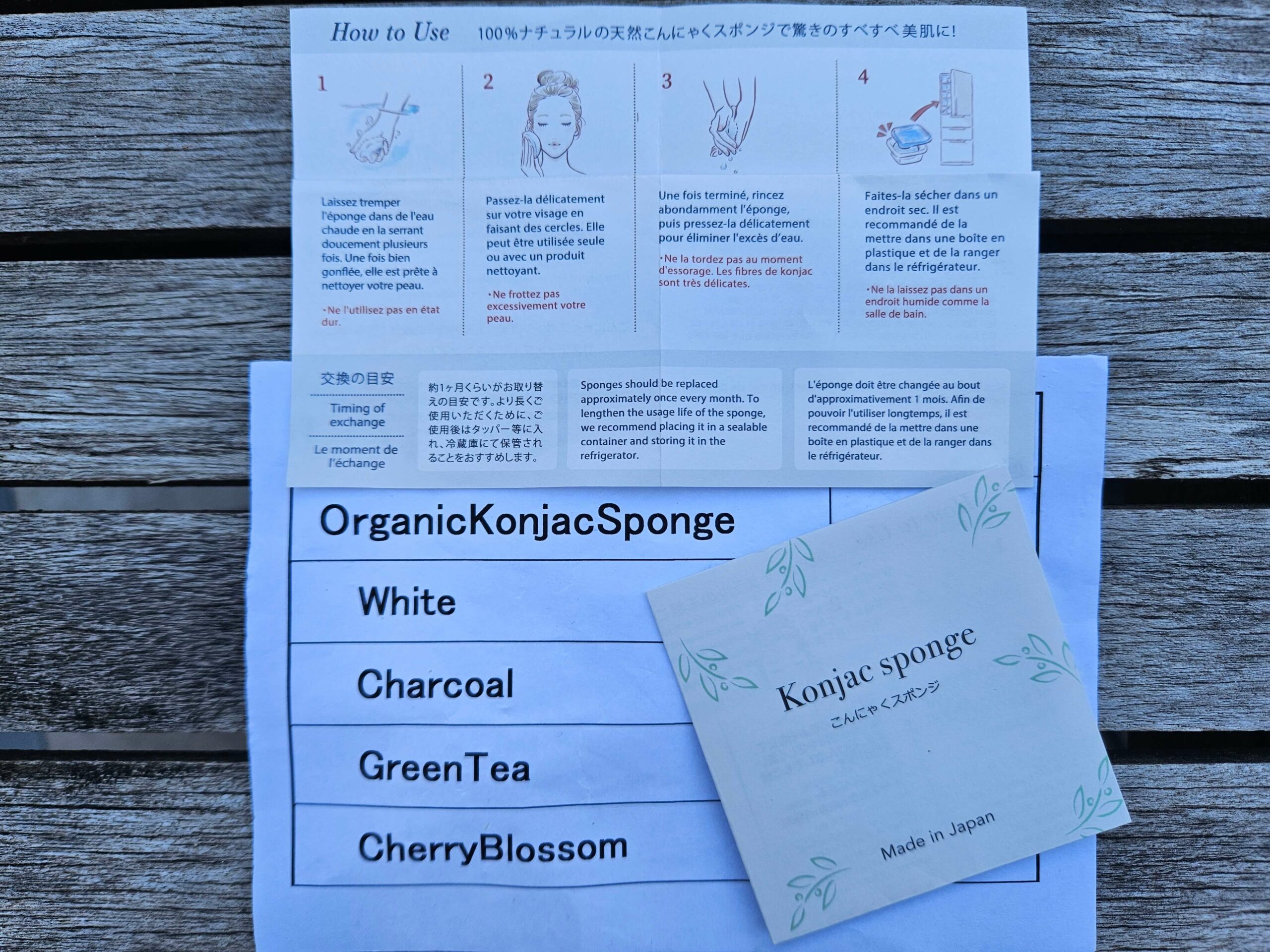 Accessoire zéro déchet de la savonnerie artisanale Sabuni & Cie. Véritable éponge konjac bio du Japon. Explicatif mode d'emploi