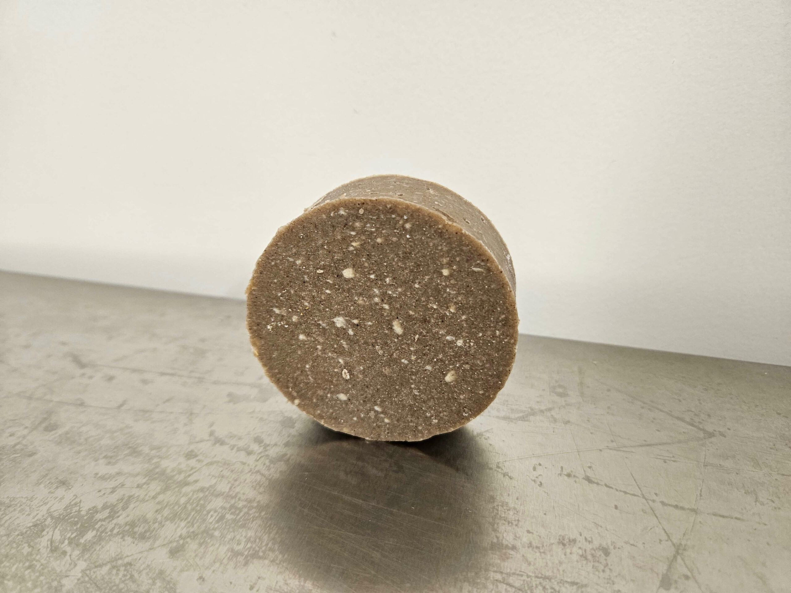 Savon shampoing solide pour animaux de la savonnerie artisanale Sabuni & Cie. Savon solide destiné aux animaux de compagnie (chiens, chats, chevaux …)